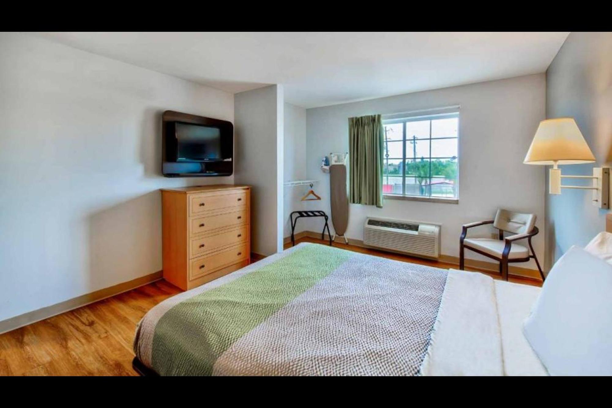 Oyo Townhouse Sulphur,La Extended Stay Dış mekan fotoğraf