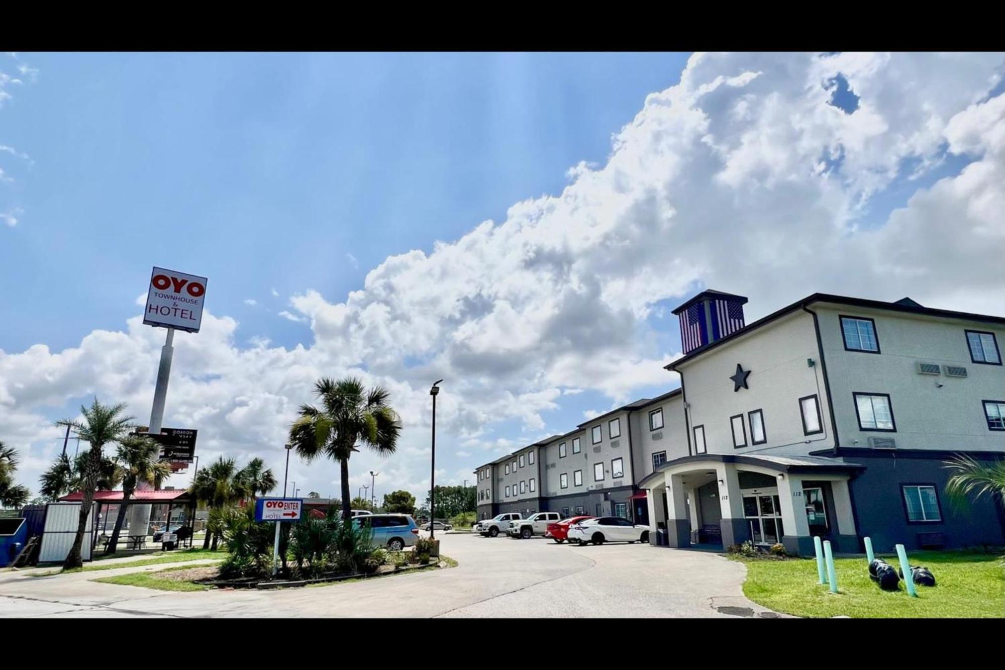 Oyo Townhouse Sulphur,La Extended Stay Dış mekan fotoğraf