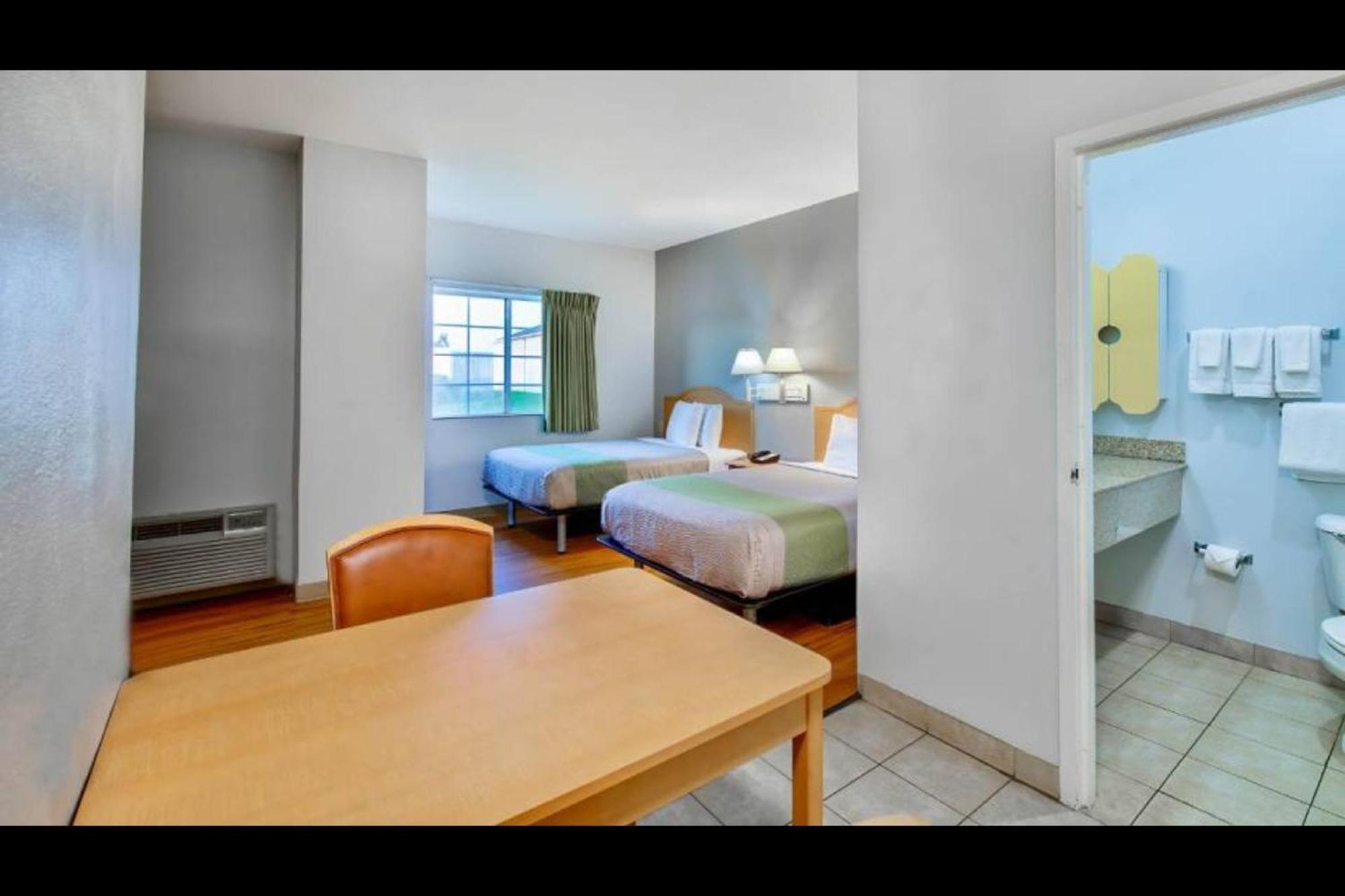 Oyo Townhouse Sulphur,La Extended Stay Dış mekan fotoğraf