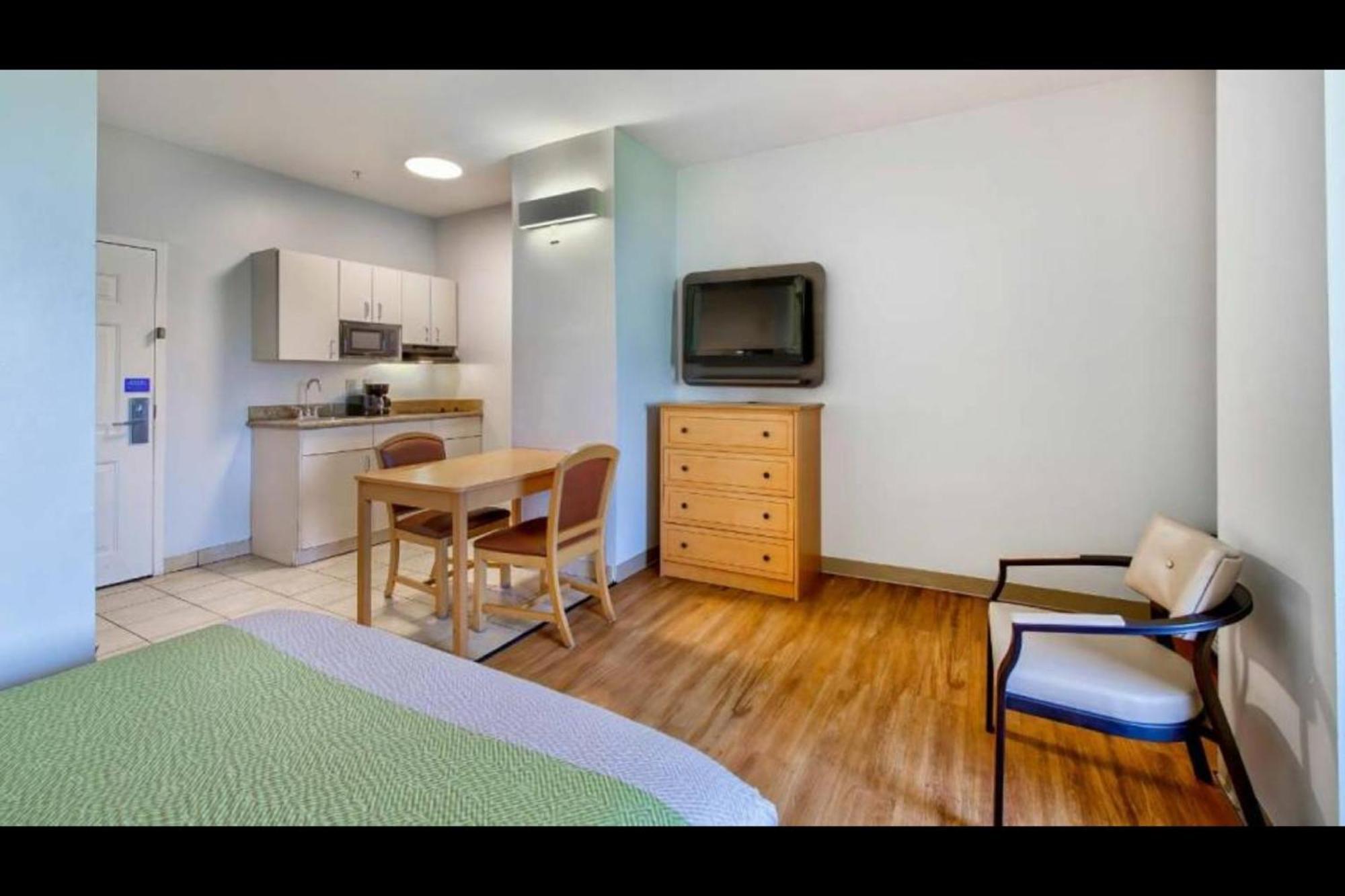 Oyo Townhouse Sulphur,La Extended Stay Dış mekan fotoğraf
